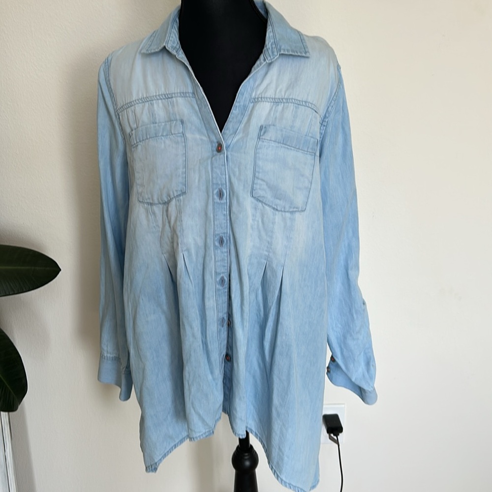 VINTAGE AMERICA Light V neck Blue Button-Up Shirt from 2019 collection